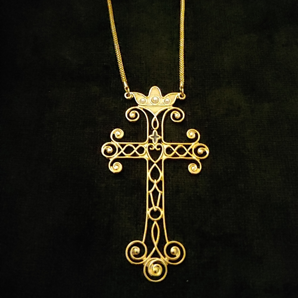 VTG.Sarah Coventry 1977 Majestic Cross Necklace